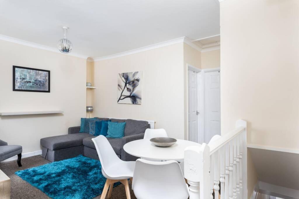 Appartement Sleeps 5, Smart Tv's In Bedrooms